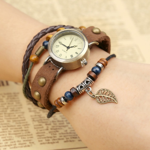 Preppy Leather Watch Women's Fashion Accessory - Picture 3 of 3